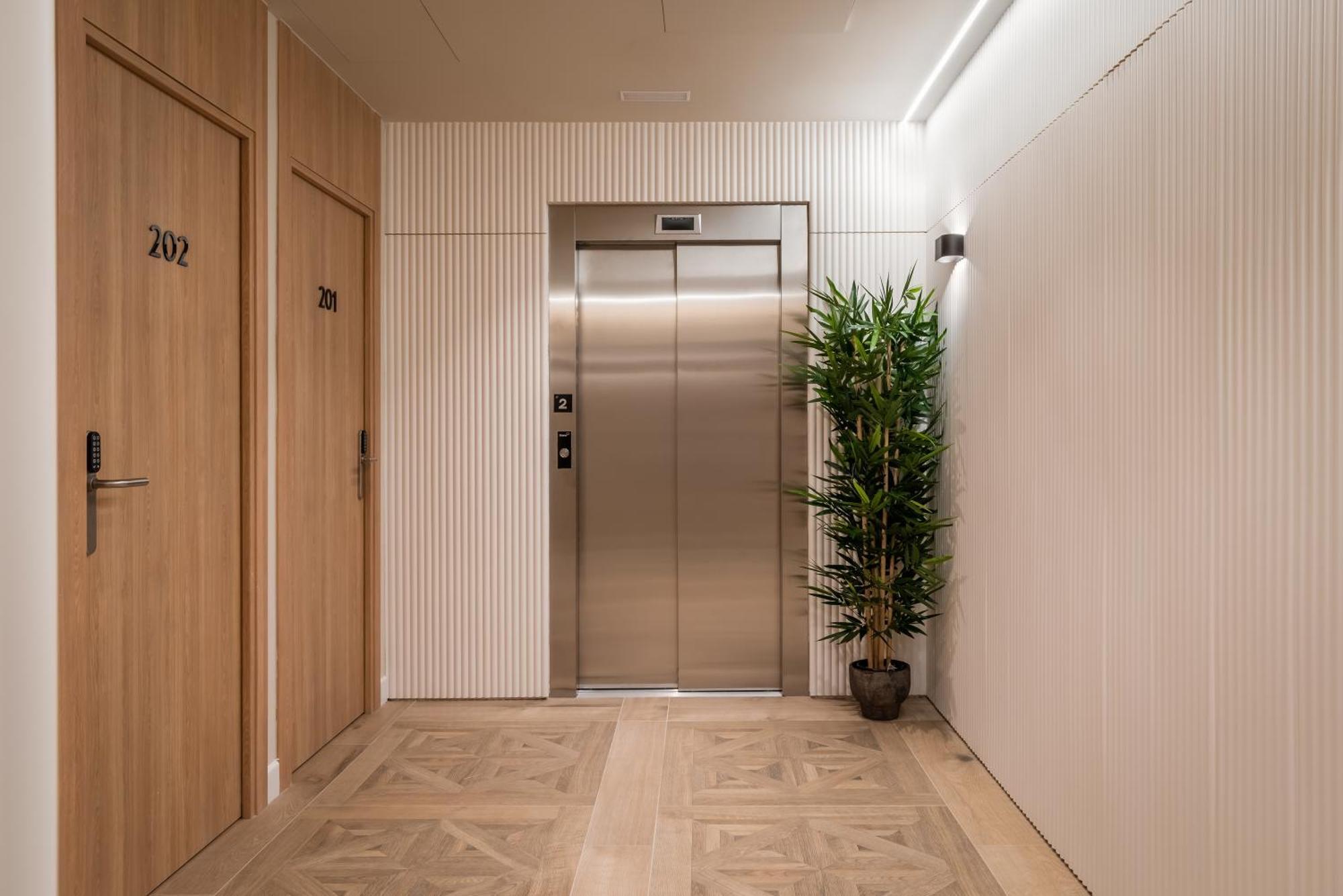 Aerohotel Barcelona Airport 24H エル・プラー・デ・ジョブレガット エクステリア 写真