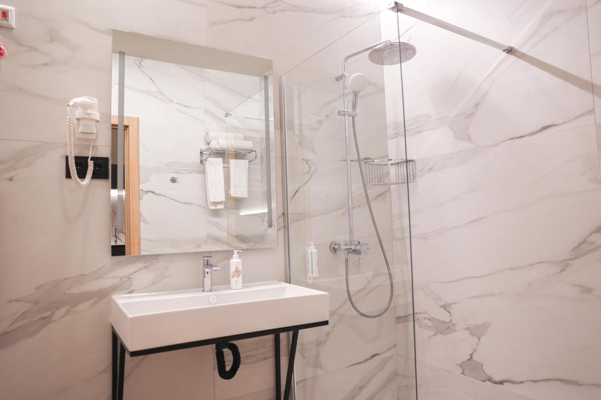 Aerohotel Barcelona Airport 24H エル・プラー・デ・ジョブレガット エクステリア 写真